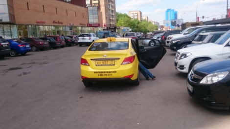 «Яндекс» объяснил связь между зарядкой смартфона и ценой такси