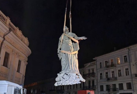 Памятники Екатерине и Суворову снесли в Одессе: Дюку приготовиться?