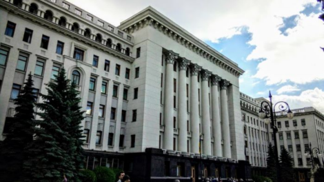 Украинские чиновники массово ушли в отставки