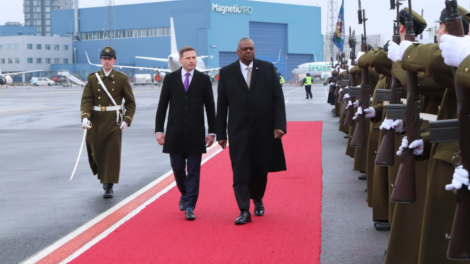 Министр обороны Эстонии пожаловался коллеге из США на жену