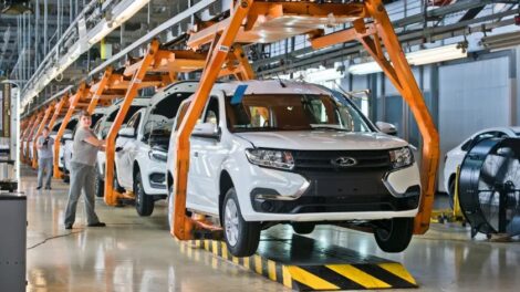 «АвтоВАЗ» возобновил выпуск Lada Largus в Тольятти
