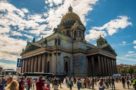 Средний уровень зарплаты в Санкт-Петербурге поднялся