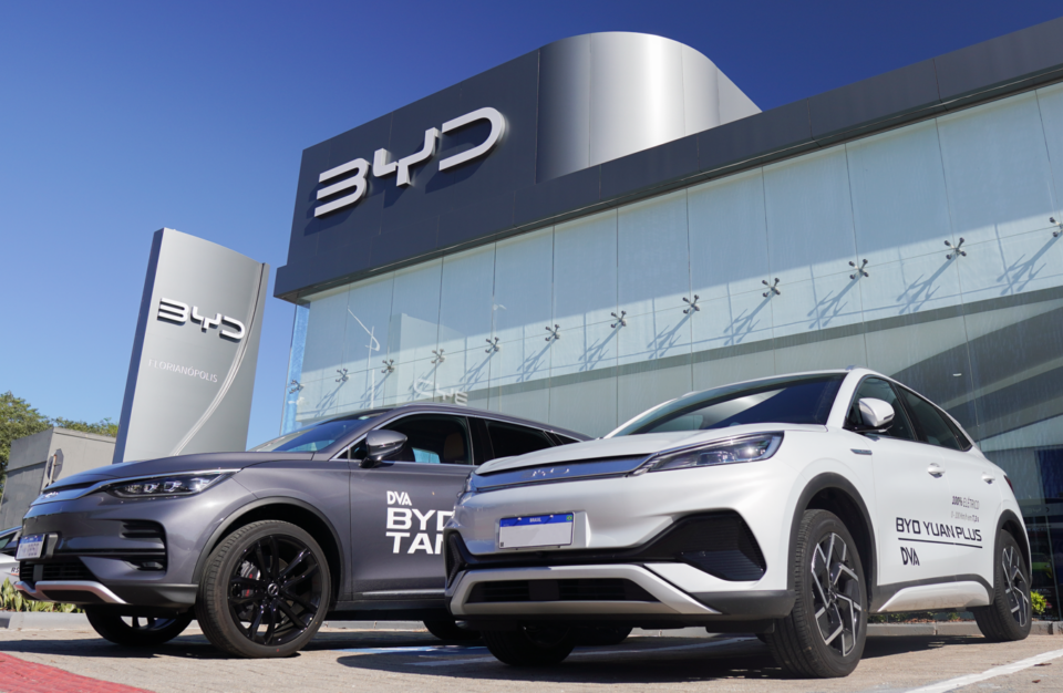 BYD представила флагманский кроссовер Great Tang с батареями Blade 2.0 и запасом хода до 950 км