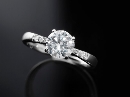 Алроса показала редкий розовый бриллиант стоимостью более 50 млн рублей