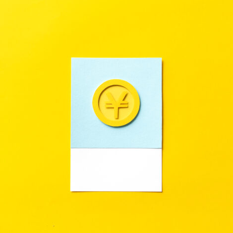 Юань значительно упал впервые за долгое время