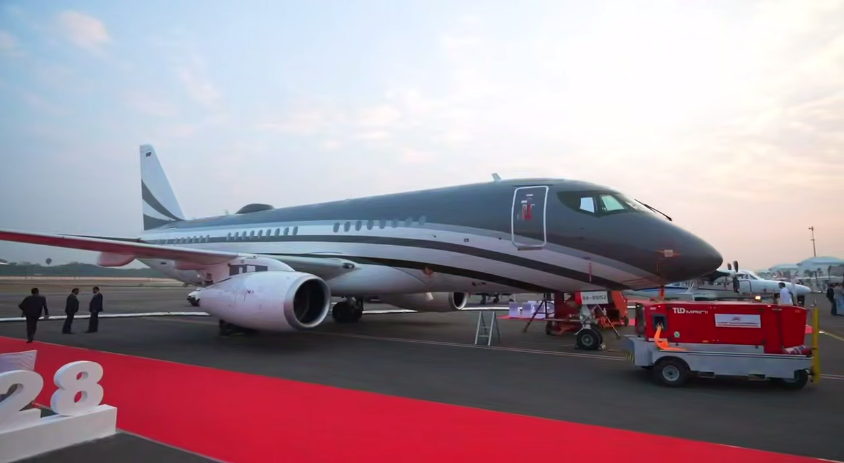 Бизнес-версия самолета Superjet представлена на выставке в Индии
